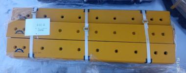 Кромка режушая центральная 10 отв. (1365x150x20) JB/T2648.2-1995 XCMG, GR215-3A (30MnB)