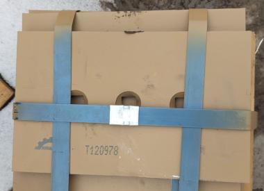 Нож боковой 3 отв. (330х203х20) John Deere 662G/772G/872G T120978/T162841