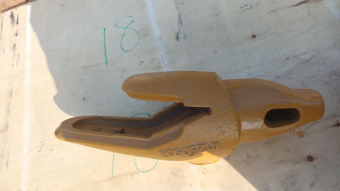 Адаптер K125050R угловой правый, система Hensley KMax, WA600-6 фото 1